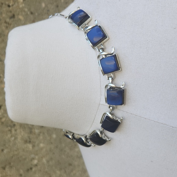 vintage 60s necklace - Picture 3 of 8